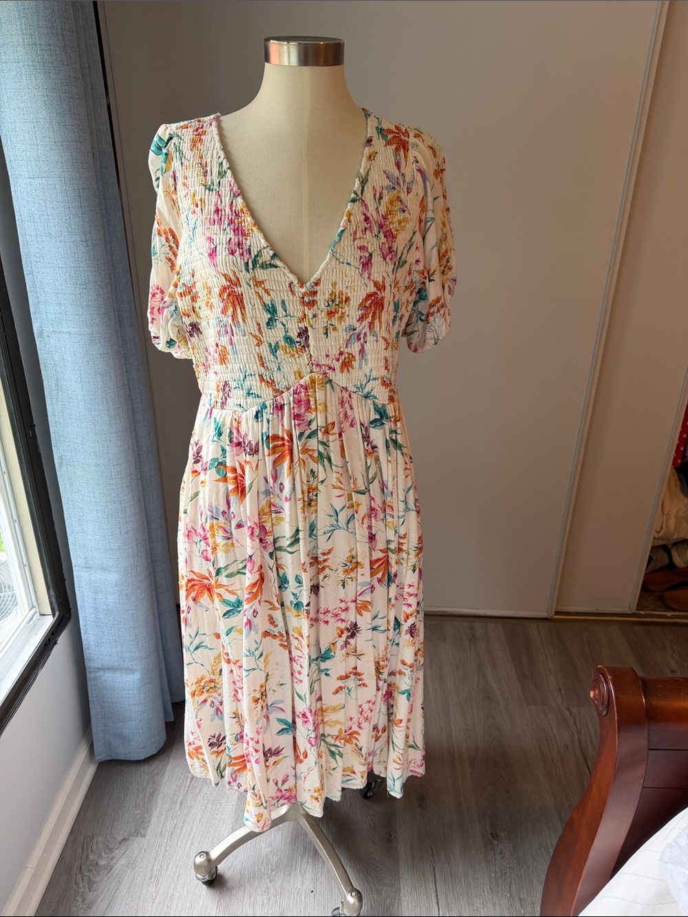 torrid Cream Floral Midi Dress with Multicolor Blooms size 2 or 18/20